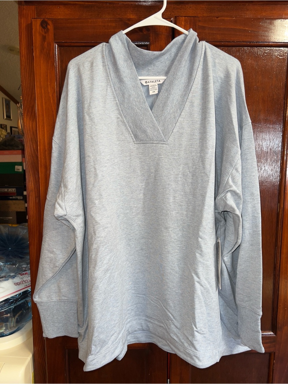 Women’s size 2X Athleta brand light blue heather clarity V-neck sweatshirt